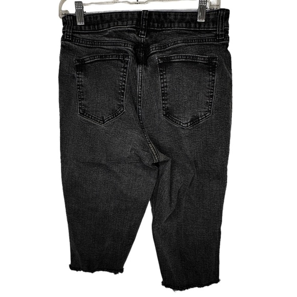 Elizabeth & James‎ Black Cropped Jeans - Picture 4 of 6